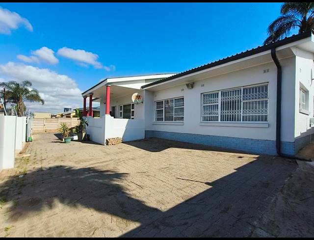 5 BEDROOM HOUSE FOR SALE IN NORWOOD